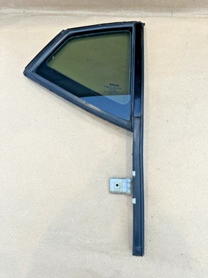 NISSAN MAXIMA 2016-2023 VENTILACIÓN TRASERA DERECHA CRISTAL VENTILACIÓN VENTANA ESQUINA CRISTAL-82260-4RA Foto 1 de 4