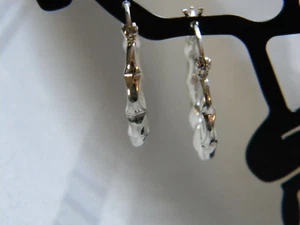 Bonitos pendientes perforados de aro de plata de ley h474 diseño geométrico - Imagen 1 de 8