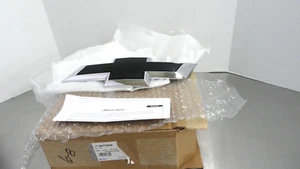 Original GM 84778906 Frontal Chevy Pajarita Emblema Negro 2020-2025 Silverado - Imagen 1 de 5
