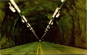 Tunnel Innenraum Cody Road zum Yellowstone Nationalpark Postkarte  - Bild 1 von 2