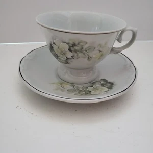 Porzellan Vintage Teetasse & Untertasse mit weißer Rose Design, Porzellan Brasilien 1982 - Bild 1 von 6