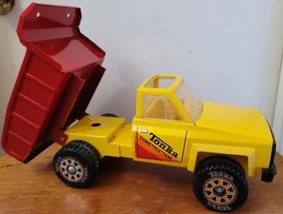 Vintage 1983 Chevy TONKA Construction - DUMP TRUCK - Steel - Yellow & Red - Image 1 of 4