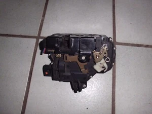 Türschloss vorne links VW Passat B3 Bj.89 - Bild 1 von 2