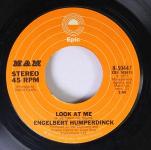 Pop 45 Engelbert Humperdinck - Look At Me / Lover'S Holiday On Epic - Picture 1 of 2