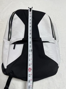 Mochila Sprayground blanca/negra en acabado cocodrilo en relieve edición limitada - Imagen 1 de 6