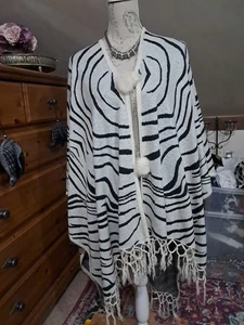 Quastenhalstuch mit Tiermotiv...passt allen Größen (Boutique gekauft in Whitby) - Bild 1 von 6