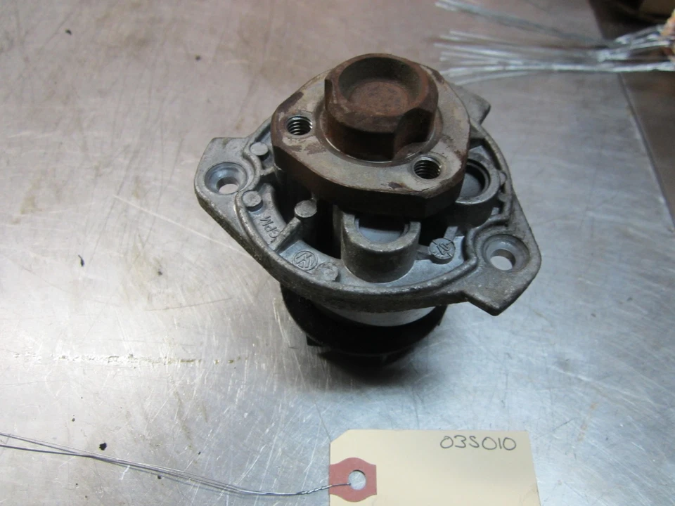 Water Coolant Pump From 2008 VOLKSWAGEN R32  3.2 022121019A - Image 1 of 4