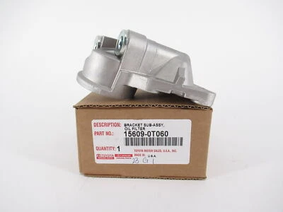 Carcasa de filtro de aceite de motor genuino OEM Toyota 15609-0T060 Corolla 2016-2019 Foto 1 de 4