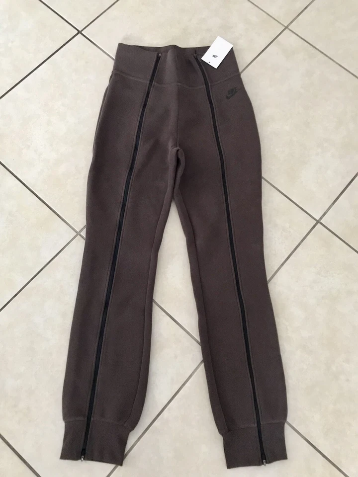 Nike Women's M Tech Fleece High-Waisted Slim Zip Pants Brown FN7129-237