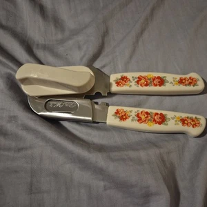 Pioneer Woman Vintage Floral Bottle and Can Opener White Pink Floral Metal - Picture 1 of 5