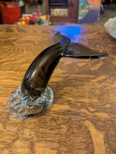 Handcrafted Glass Whale Tail - Picture 1 of 6
