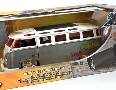 Jada Toys 20 周年压铸 1962 年大众巴士 Peace Love 出售 1:24 — 第 1/4 张图片