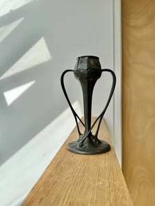 Archibald Knox for Liberty & Co. Tudric Zinn Tulpenvase mit zwei Henkeln Nr. 029 - Bild 1 von 16