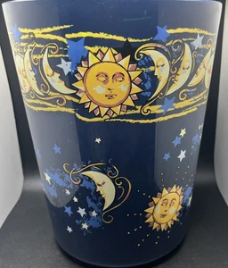 Cesta/bote de basura vintage años 90 azul cobalto sol celeste luna y estrellas EE. UU. - Imagen 1 de 5