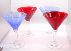 Lote de cuatro vasos de Martini rojos y azules con tallos transparentes en espiral blanca patrióticos - Imagen 1 de 8