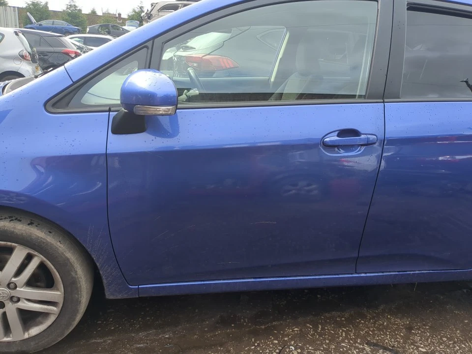 TOYOTA VERSO-S 2010-2016 LADO DEL PASAJERO PUERTA DELANTERA CARCASA AZUL - Imagen 1 de 4