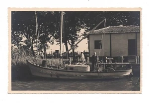 TIRRENIA BARCA ORMEGGIO FOTO CARTOLINA NON VIAGGIATA ANIMATA ANNO 1952 - Imagen 1 de 2