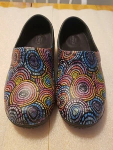 Crocs women's size 8W Neria Pro Fireworks Burst Design Nurse Clogs - Picture 1 of 6