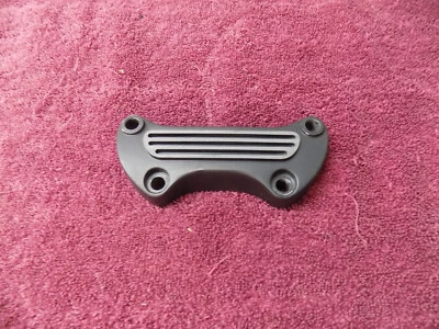 Зажим верхнего подъемника Harley Davidson черный от оригинального производителя H-D - Изображение 1 из 4