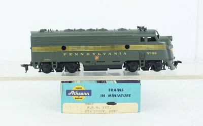 HO Scale Athearn 3007 Pennsylvania F7A Dummy Unpowered Diesel - Image 1 of 4