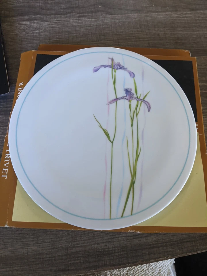 CORELLE COORDINATES RARE SHADOW IRIS 8 INCH FOOTED TRIVET NEW FREE USA SHIPPING - Image 1 of 4