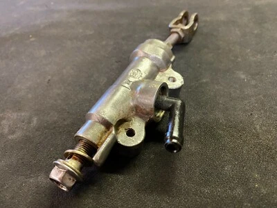 Suzuki DR250 DR 250 1993 cilindro maestro trasero solo 4 piezas 69600-14D01 Foto 1 de 4