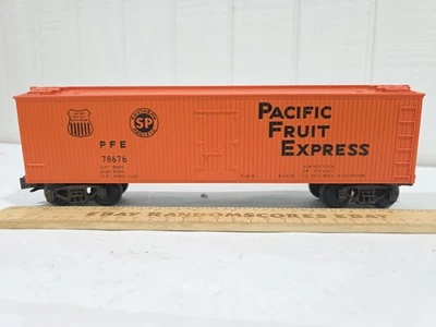 MTH PFE 78676 O Gauge Woodside Reefer 30-7802 Southern Pacific Fruit Express  - Image 1 of 4