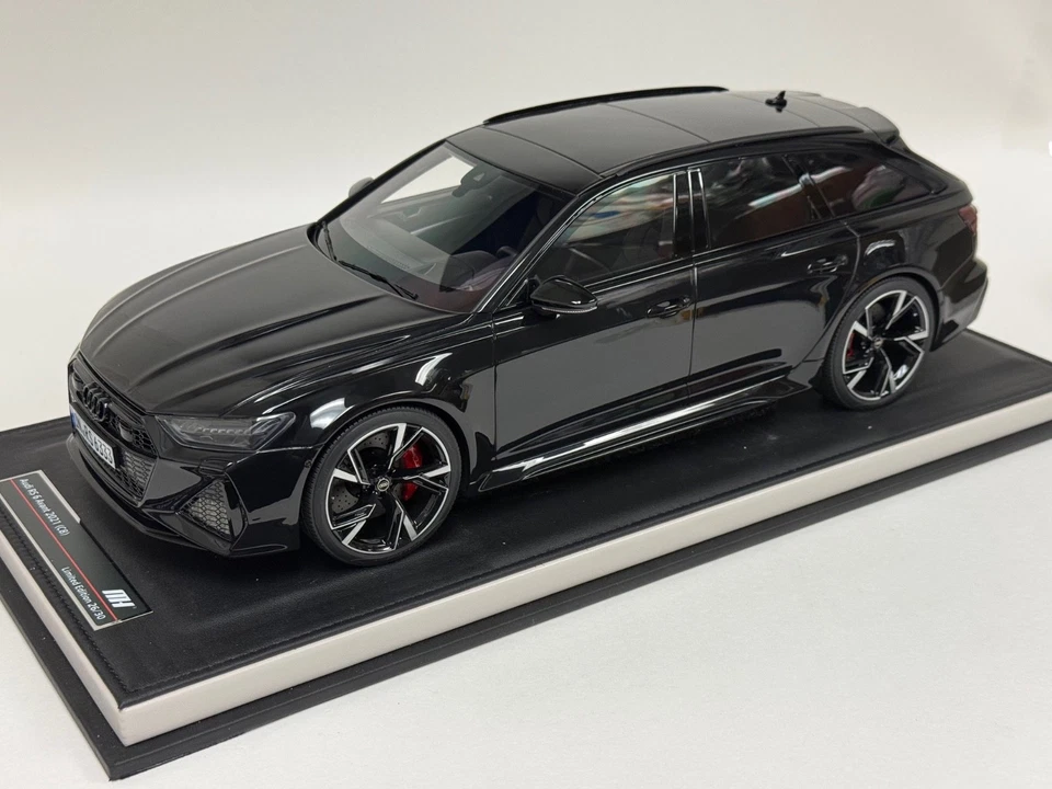 Modello In Scala 1/12 Di Audi RS6 Nero Su Base In Pelle 30 Pezzi - Immagine 1 di 4