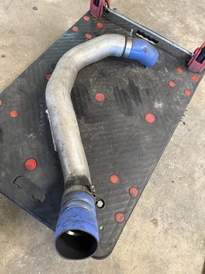 2005-2007 FORD F-250 F-350 CHARGE PIPE TURBO TO INTERCOOLER (RIGHT SIDE) - Image 1 of 4