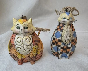 Jim Shore 3.5" Heartwood Creek Lot 2 Cat Ornaments Abigal Quilt Design 2006  - Picture 1 of 9