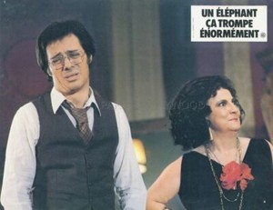 GUY BEDOS UN ELEPHANT ÇA TROMPE ENORMEMENT 1976 VINTAGE LOBBY CARD #15