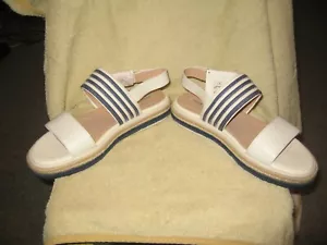 Sandali Geox Leelu in pelle bianco/blu taglia UK 4 - Foto 1 di 6