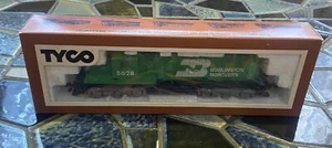 HO Scale Tyco GP-20 Diesel Locomotive Burlington Northern Green #5628 Train - Picture 1 of 10