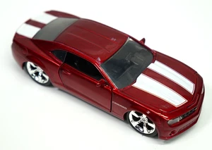 Jada 2010 Chevrolet Camaro SS 1:24 Die Cast #92120 Red White Stripes - Picture 1 of 4