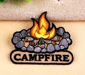 Campfire Camping Aufnäher 63 mm x 48 mm bestickt Klebstoff - Bild 1 von 1