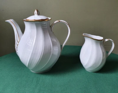 Porcelaine de Limoges BERNARDAUD Verlaine Cafetière (ou théière) et Crémier - Photo 1/4