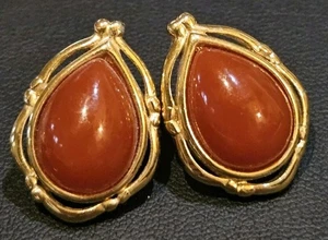 Vintage Trifari Cabochon CarniellonStone Teardrop Clip On EARRINGS 1970s Retro  - Picture 1 of 2