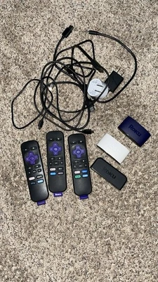 Lote de 3 transmisores multimedia HD Roku Express 3930X con controles remotos Foto 1 de 2