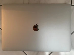 MacBook Pro 15 sehr gepflegt Original Karton Flexkabel defekt / Display - Afbeelding 1 van 14