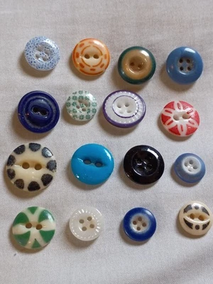 16 Antique Stencil, Pie Crust, and Calico Glass Buttons. - Image 1 of 4