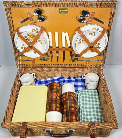 Brexton Wicker Picnic Basket/Tea Set 4 8107 England Vtg Cover