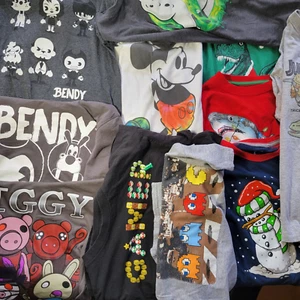 11 Boy Medium (8-10) Shirts Short & Long Sleeve Gamer Bendy Piggy Christmas Etc. - Picture 1 of 23