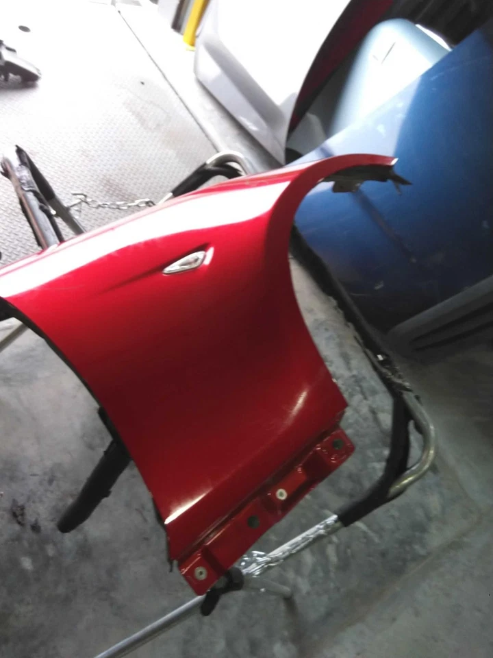 Guardabarros delantero derecho usado se adapta a: Mazda MX-5 MIATA 2020 delantero derecho grado C Foto 1 de 4