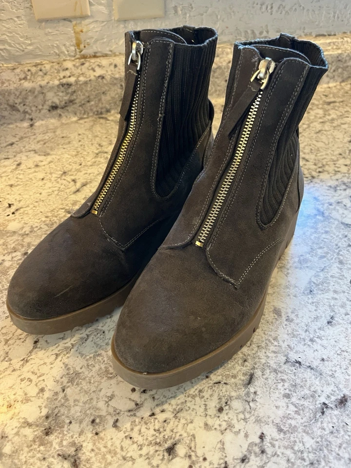 Women’s Anne Klein Flex Green Suede, Sock  Front Zip Wedge Bootie - Size 8 - Изображение 1 из 4