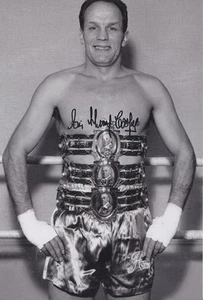 Sir Henry Cooper Hand Signed Photo 12x8 1. - Picture 1 of 1
