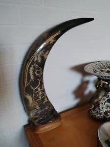 Vintage handgeschnitztes Wasserbüffelhorn Pferd Bambus Design auf Holzsockel 17,5 Zoll - Bild 1 von 7
