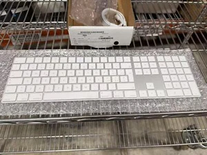 Teclado inalámbrico Apple Magic A1843 con teclado numérico Bluetooth A1843 MQ052LLA - Imagen 1 de 3