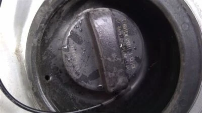 Tapa de combustible Nissan Quest SV 2016 447891 Foto 1 de 4