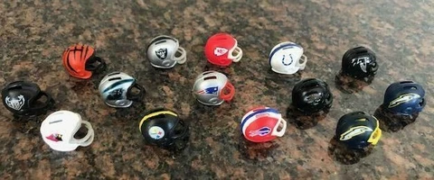 INDIVIDUAL NFL STARTING LINEUP OFFENSIVE HELMETS FOR SALE - BULK AUCTIONS SLU Cover