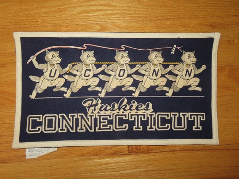 Vintage Rare 1940's UCONN CONNECTICUT UNIVERSITY HUSKIES 17 x 9.5 Pennant Banner Cover